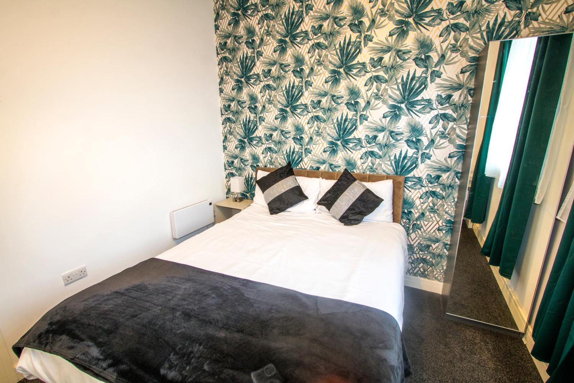 Ideal For Groups - 2 Bedroom Apartment - Free Parking, Transit Links, Close To Stadiums Манчестер Екстер'єр фото