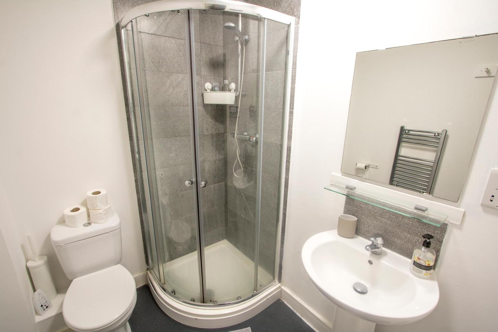 Ideal For Groups - 2 Bedroom Apartment - Free Parking, Transit Links, Close To Stadiums Манчестер Екстер'єр фото