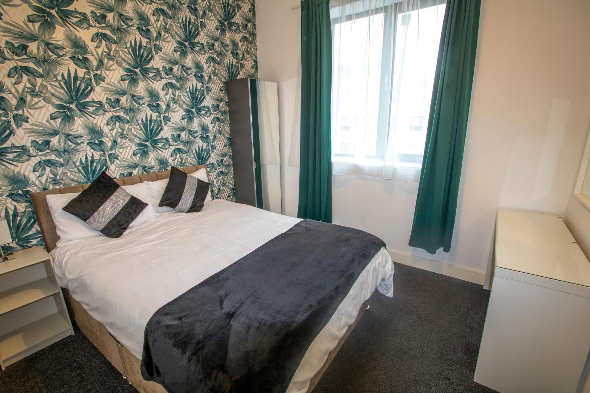 Ideal For Groups - 2 Bedroom Apartment - Free Parking, Transit Links, Close To Stadiums Манчестер Екстер'єр фото