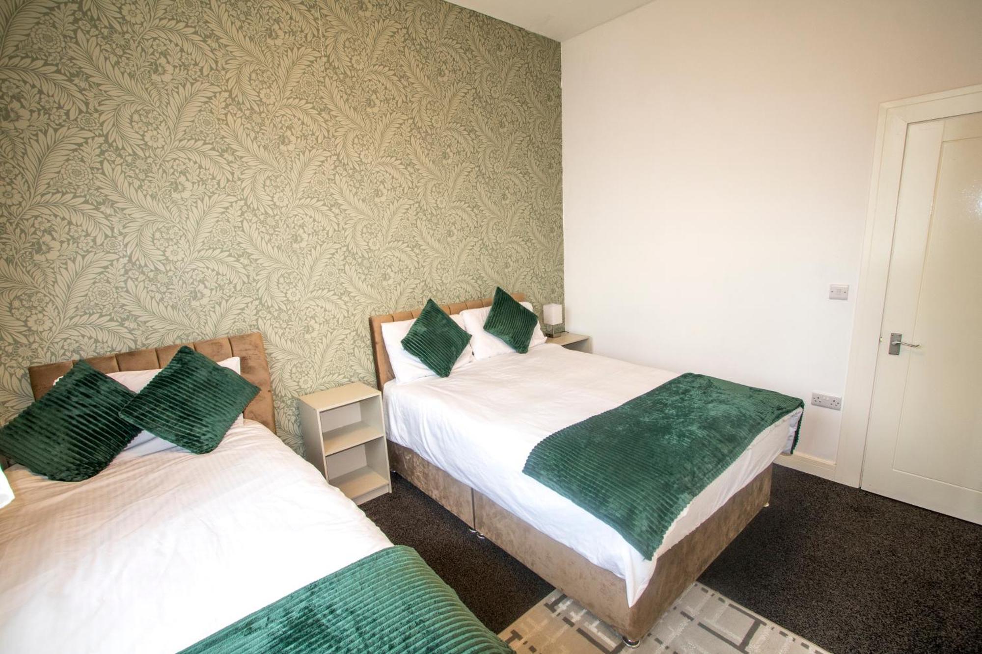 Ideal For Groups - 2 Bedroom Apartment - Free Parking, Transit Links, Close To Stadiums Манчестер Екстер'єр фото