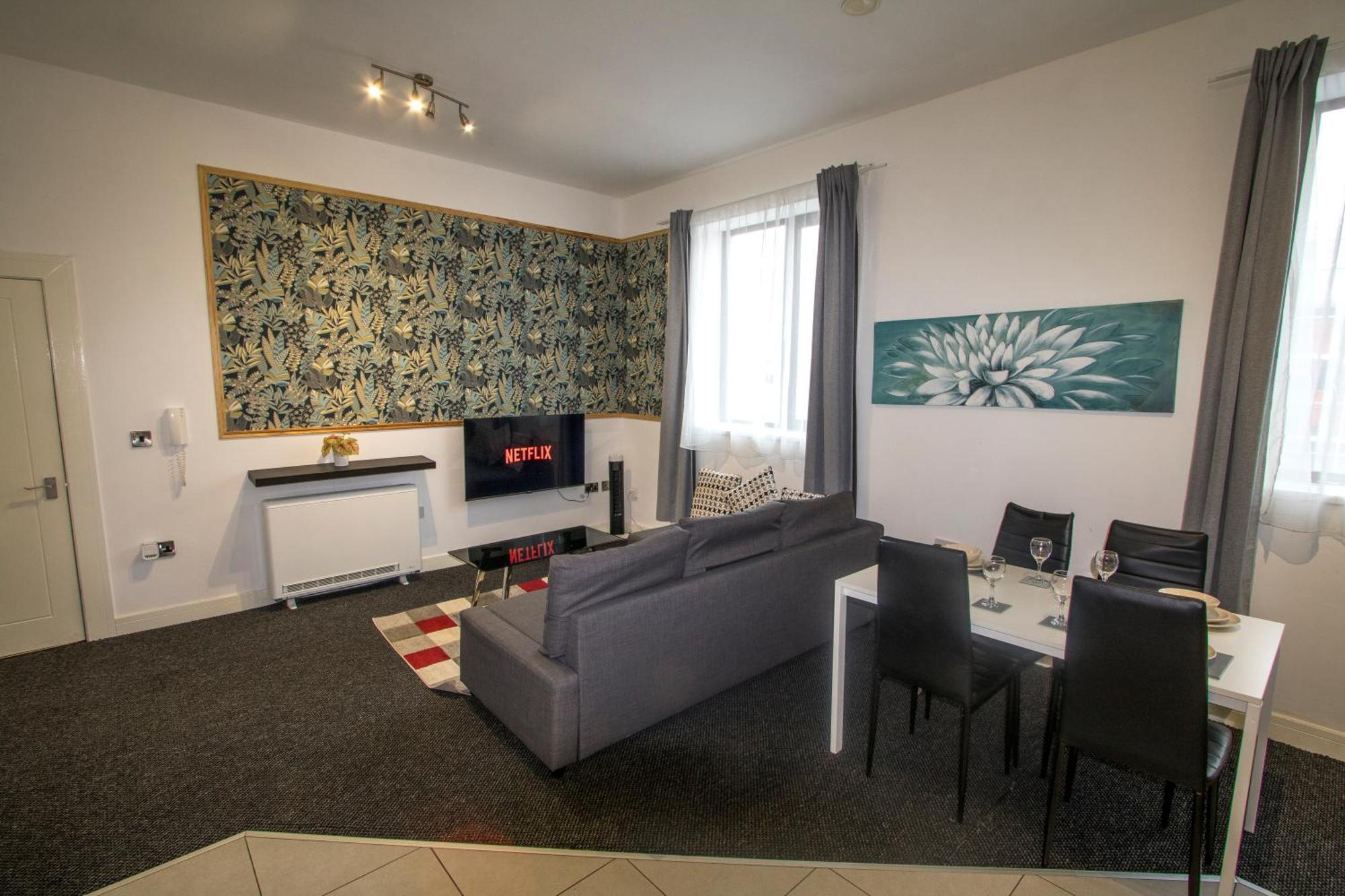 Ideal For Groups - 2 Bedroom Apartment - Free Parking, Transit Links, Close To Stadiums Манчестер Екстер'єр фото