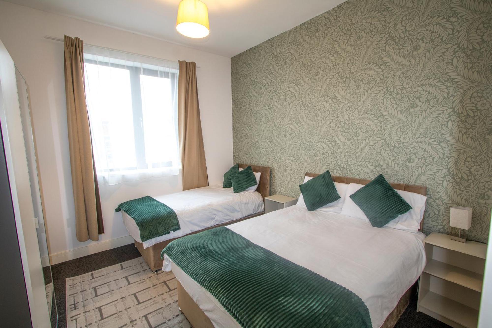 Ideal For Groups - 2 Bedroom Apartment - Free Parking, Transit Links, Close To Stadiums Манчестер Екстер'єр фото