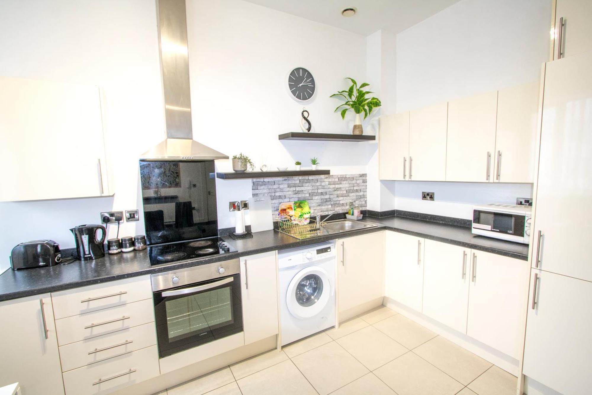 Ideal For Groups - 2 Bedroom Apartment - Free Parking, Transit Links, Close To Stadiums Манчестер Екстер'єр фото