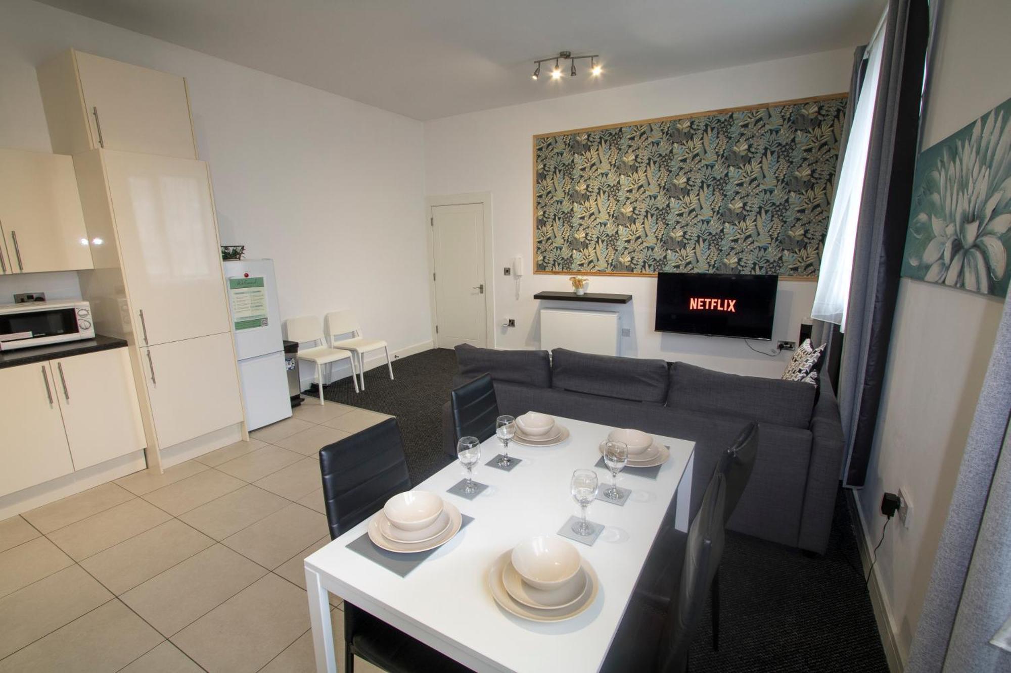Ideal For Groups - 2 Bedroom Apartment - Free Parking, Transit Links, Close To Stadiums Манчестер Екстер'єр фото